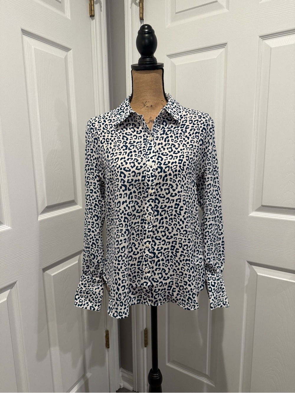 UNTUCKit Blue Leopard Print Button-Up Shirt